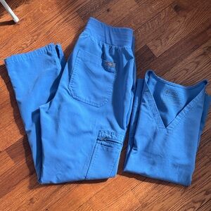 Figs Vibrant Blue Scrub Ensemble
Ceil Blue